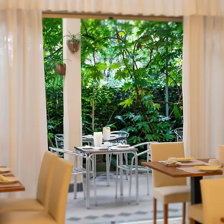 Готель Lido Градо