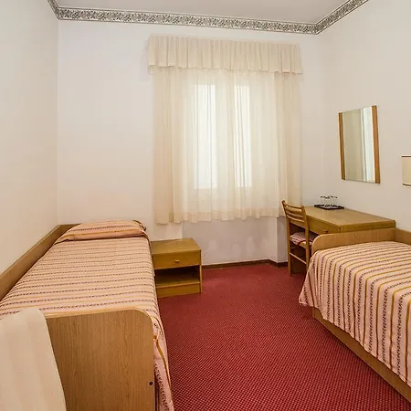 Готель Lido 3*